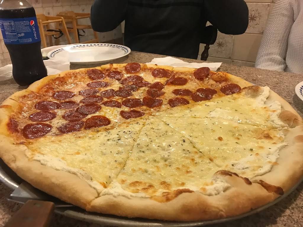 Lillos Pizza | restaurant | 1824 67 Main St, Walden, NY 12586, USA | 8457785612 OR +1 845-778-5612