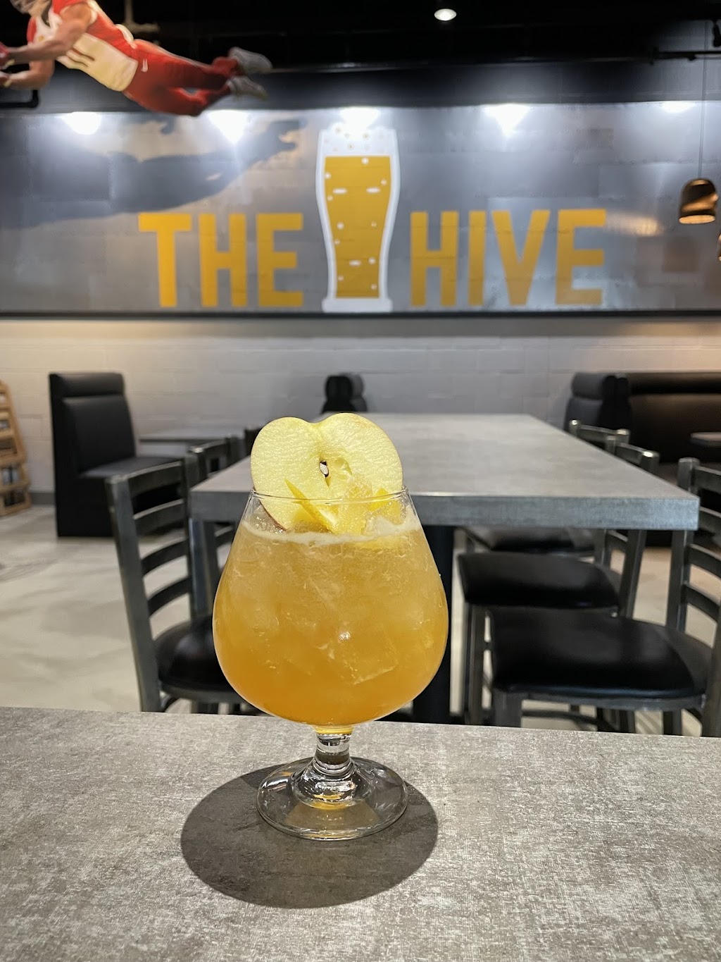 The Hive Sports Bar and Grill | restaurant | 6362 E Santa Ana Canyon Rd, Anaheim, CA 92807, USA | 7143633601 OR +1 714-363-3601