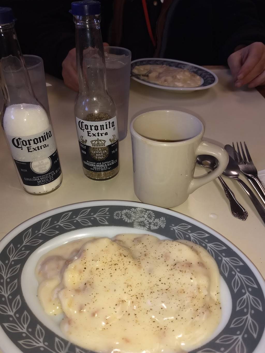 Le Desmas Restaurant | restaurant | 3351 N Broadway, Wichita, KS 67219, USA | 3168382711 OR +1 316-838-2711