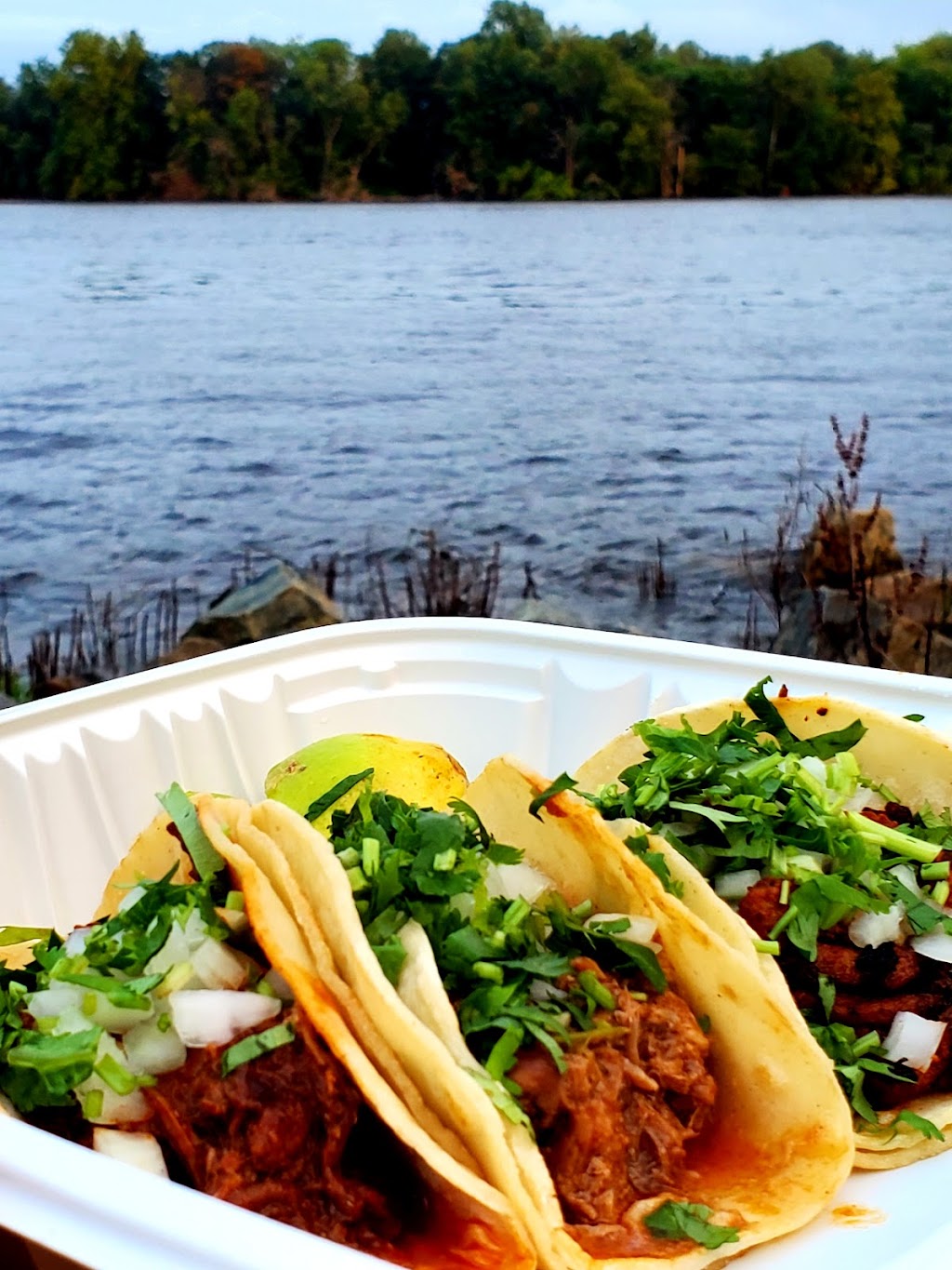 El Limon Bristol | restaurant | 119 Radcliffe St, Bristol, PA 19007, USA | 2153373287 OR +1 215-337-3287