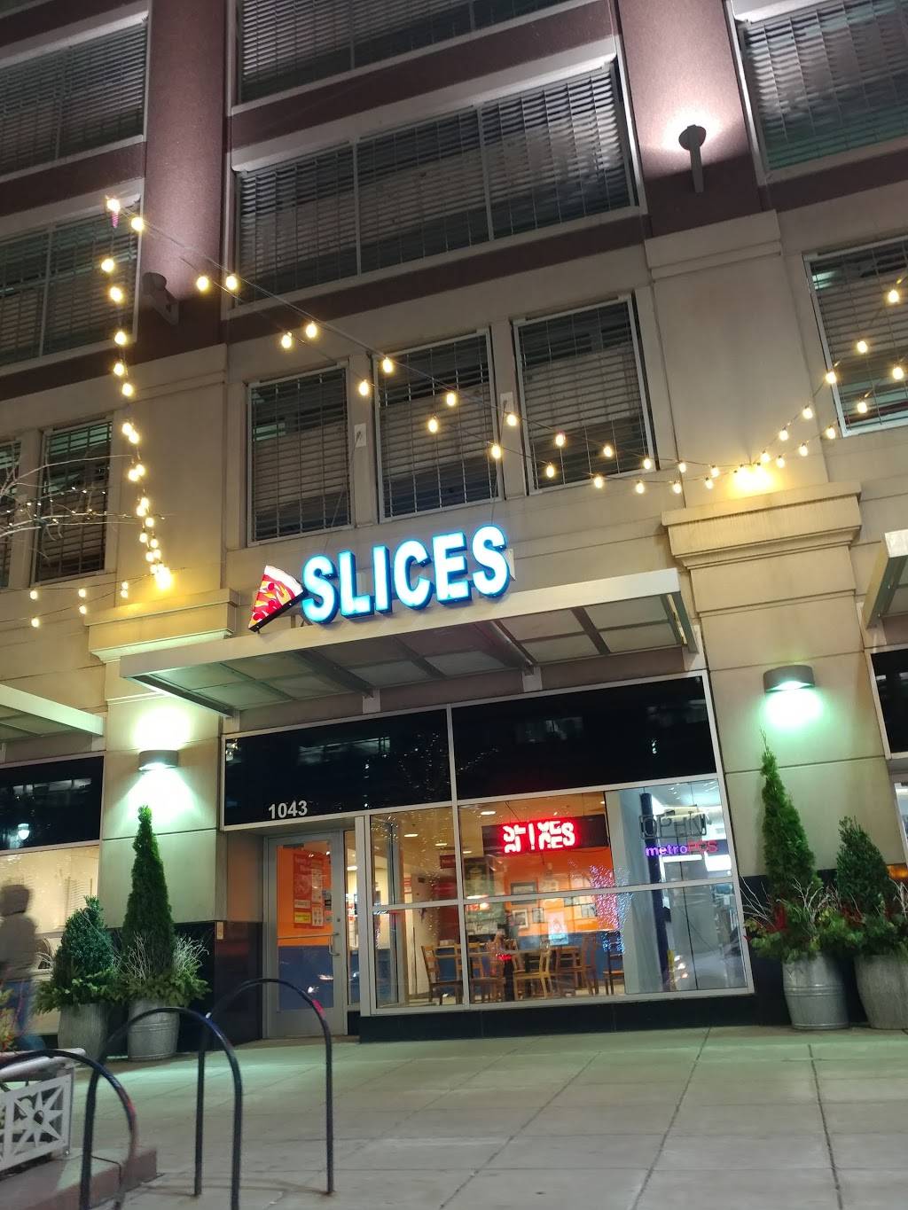 Slices Pizza | restaurant | 1043 Woodward Ave, Detroit, MI 48226, USA | 3139638800 OR +1 313-963-8800