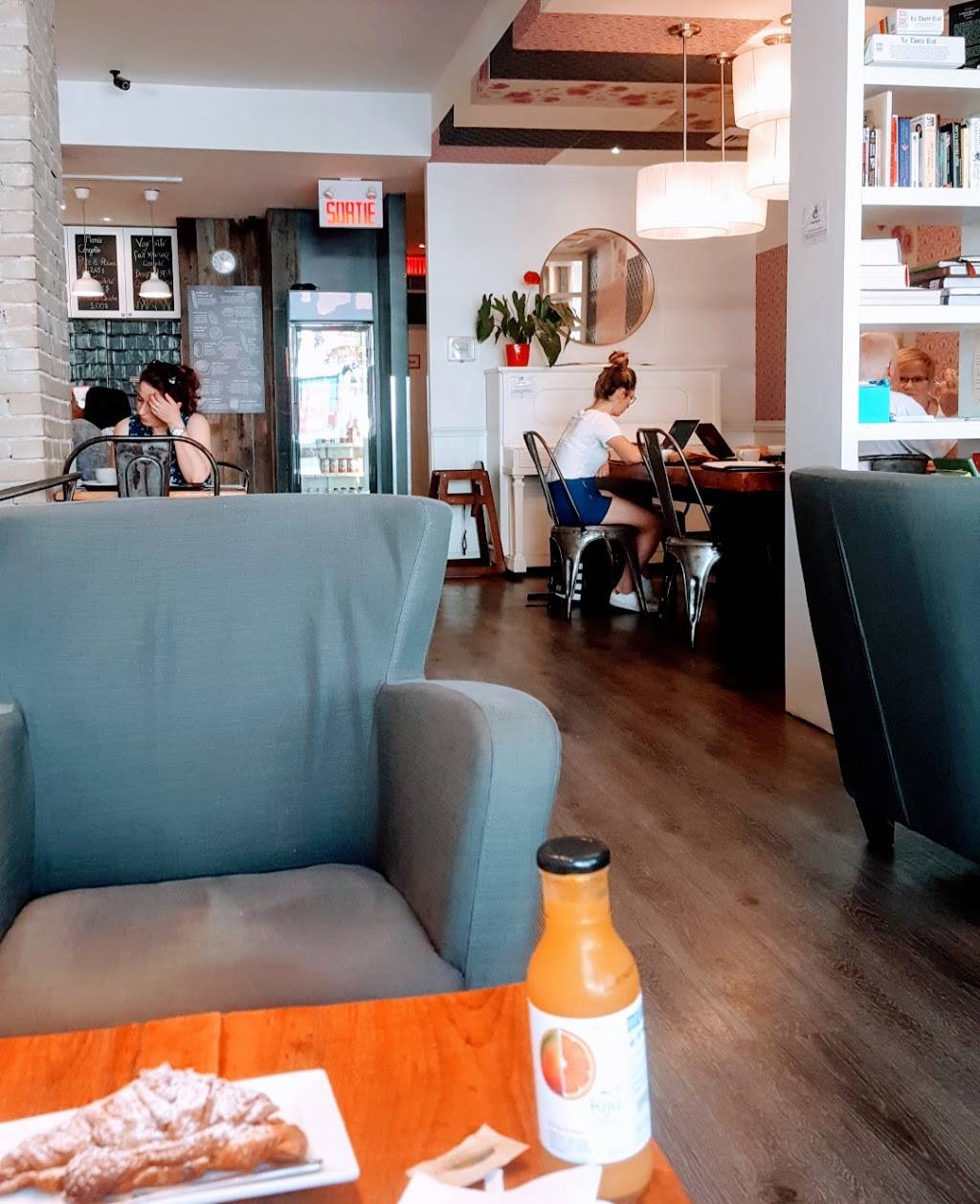 Mamie Clafoutis Fleury | bakery | 1602 Rue Fleury E, Montréal, QC H2C 1S8, Canada | 4383851602 OR +1 438-385-1602