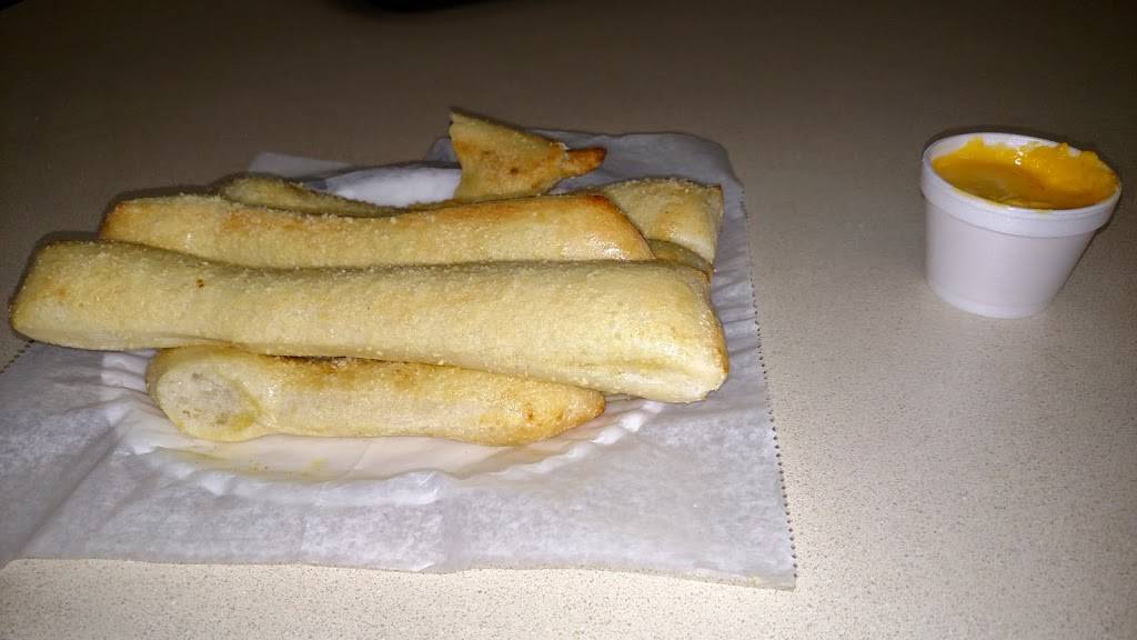 La Pizza | restaurant | 709 W Midland Rd, Auburn, MI 48611, USA | 9896624491 OR +1 989-662-4491