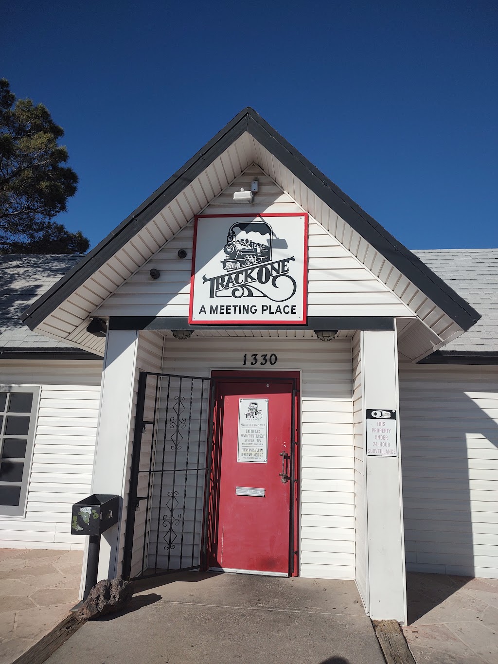 Track One | restaurant | 1330 Buffalo Soldier Rd, El Paso, TX 79925, USA | 9157792170 OR +1 915-779-2170