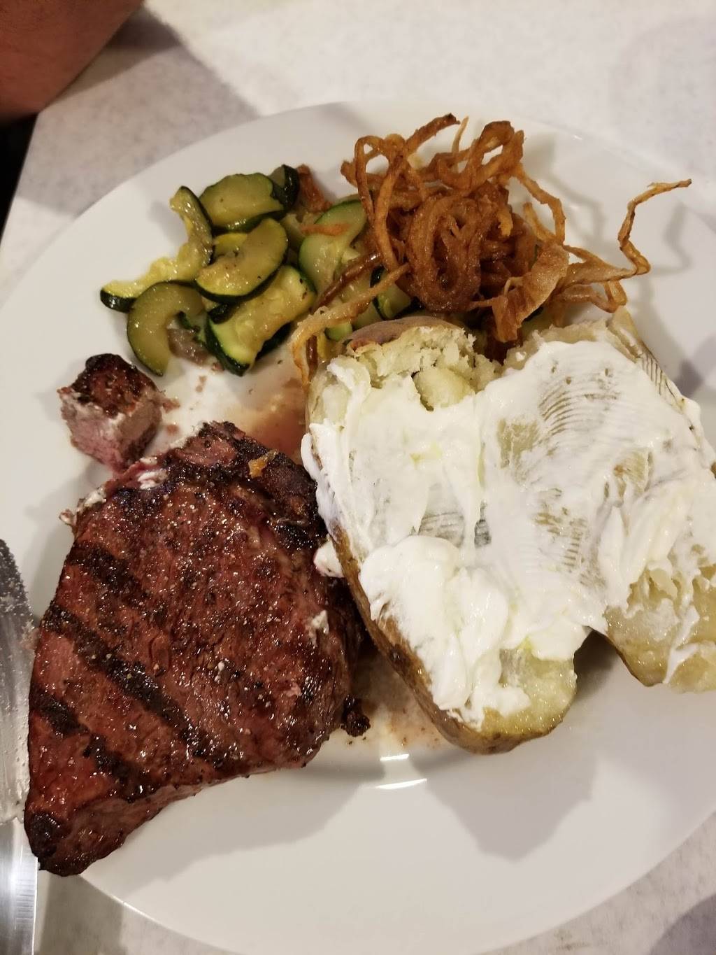 Dandinos Supper Club | restaurant | 1407 Elkhart Rd, Goshen, IN 46526, USA | 5745341239 OR +1 574-534-1239