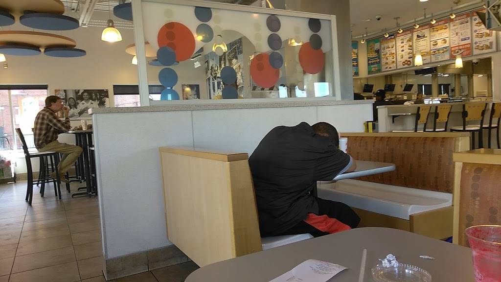 White Castle | restaurant | 700 W Broadway, Louisville, KY 40202, USA | 5025841531 OR +1 502-584-1531