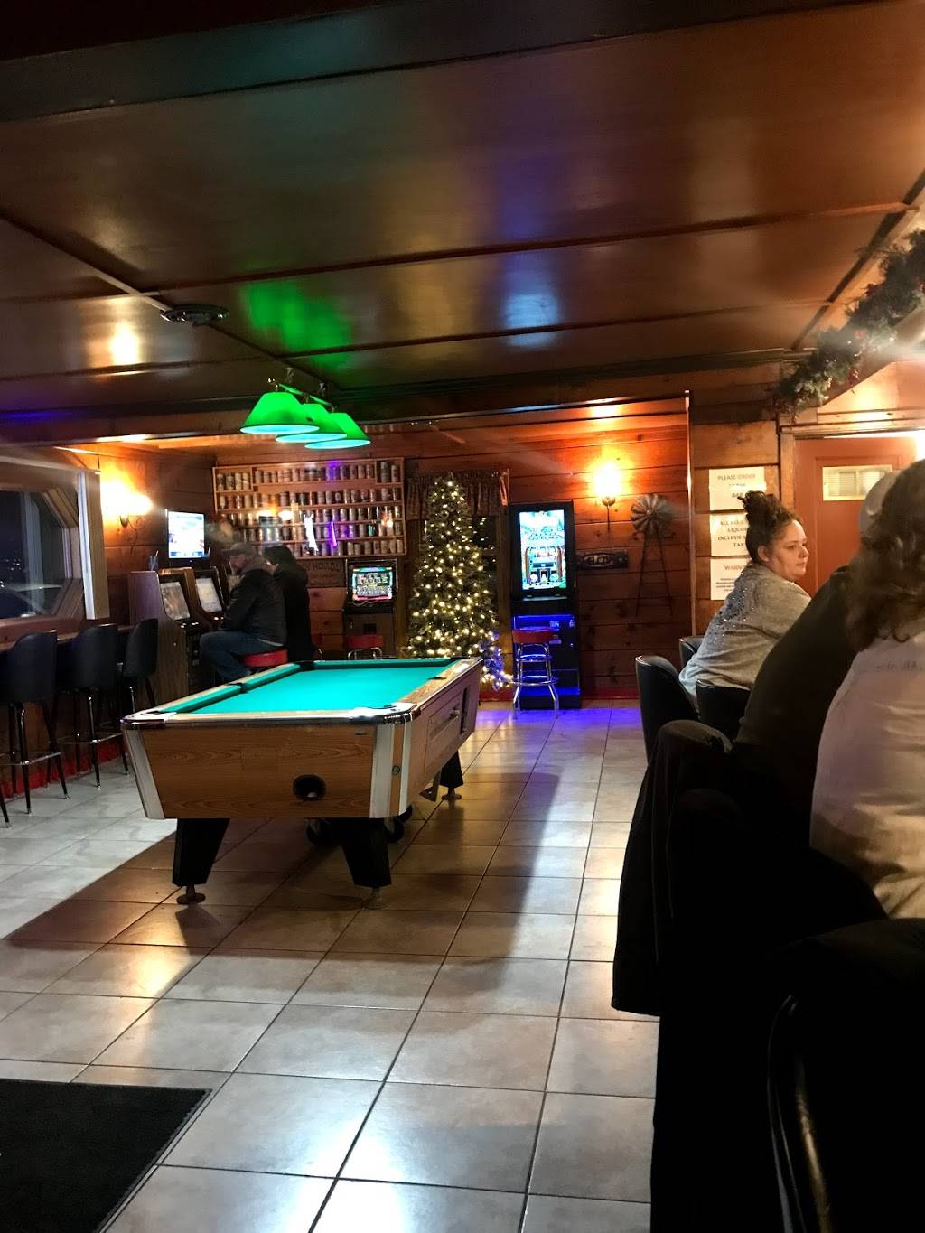 C & Cs Mosquito Inn | restaurant | 3208 4 Mile Rd, Racine, WI 53404, USA | 2625834378 OR +1 262-583-4378