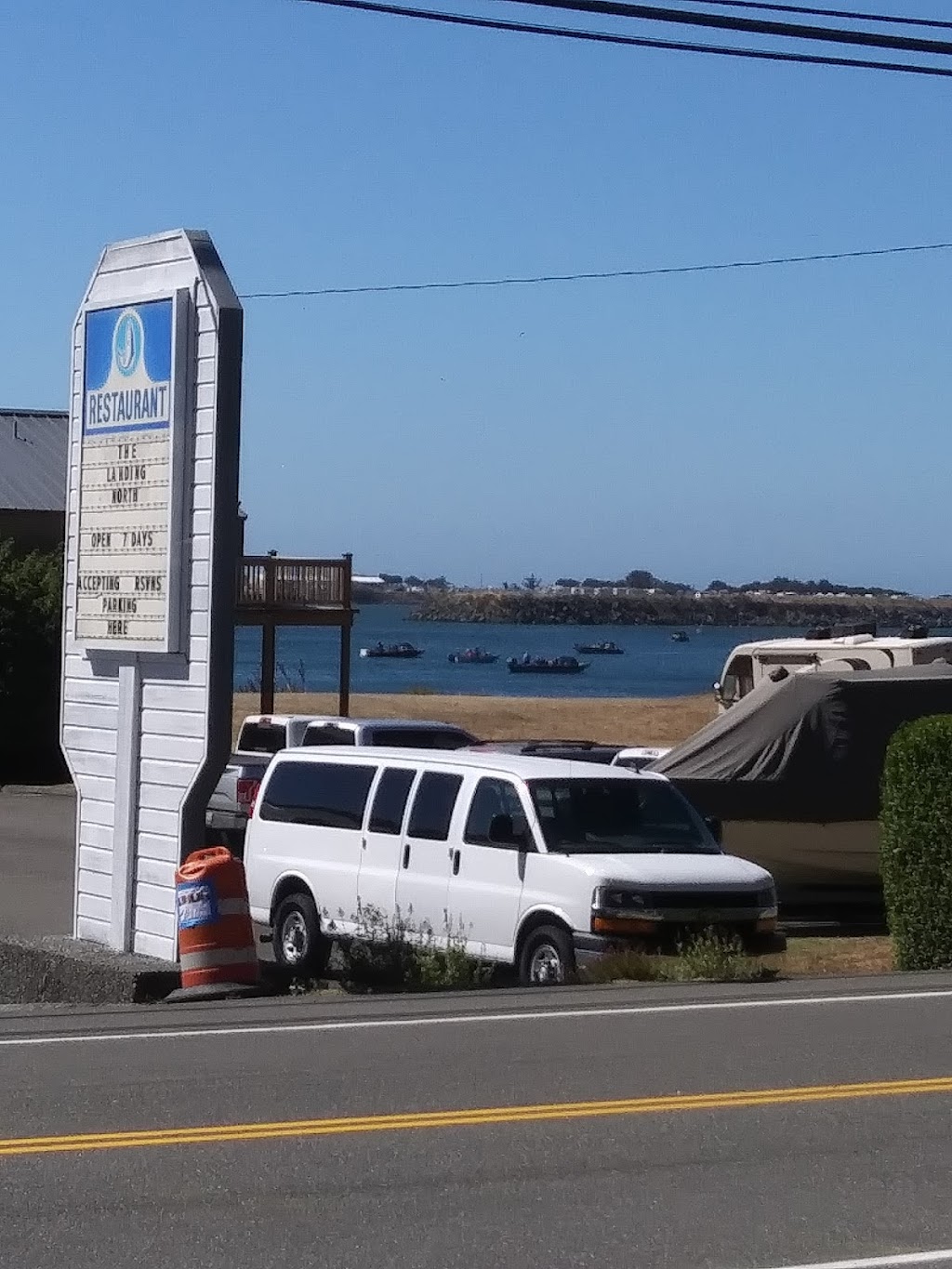 The Landing North | restaurant | 94321 Wedderburn Loop, Gold Beach, OR 97444, USA | 5414255575 OR +1 541-425-5575