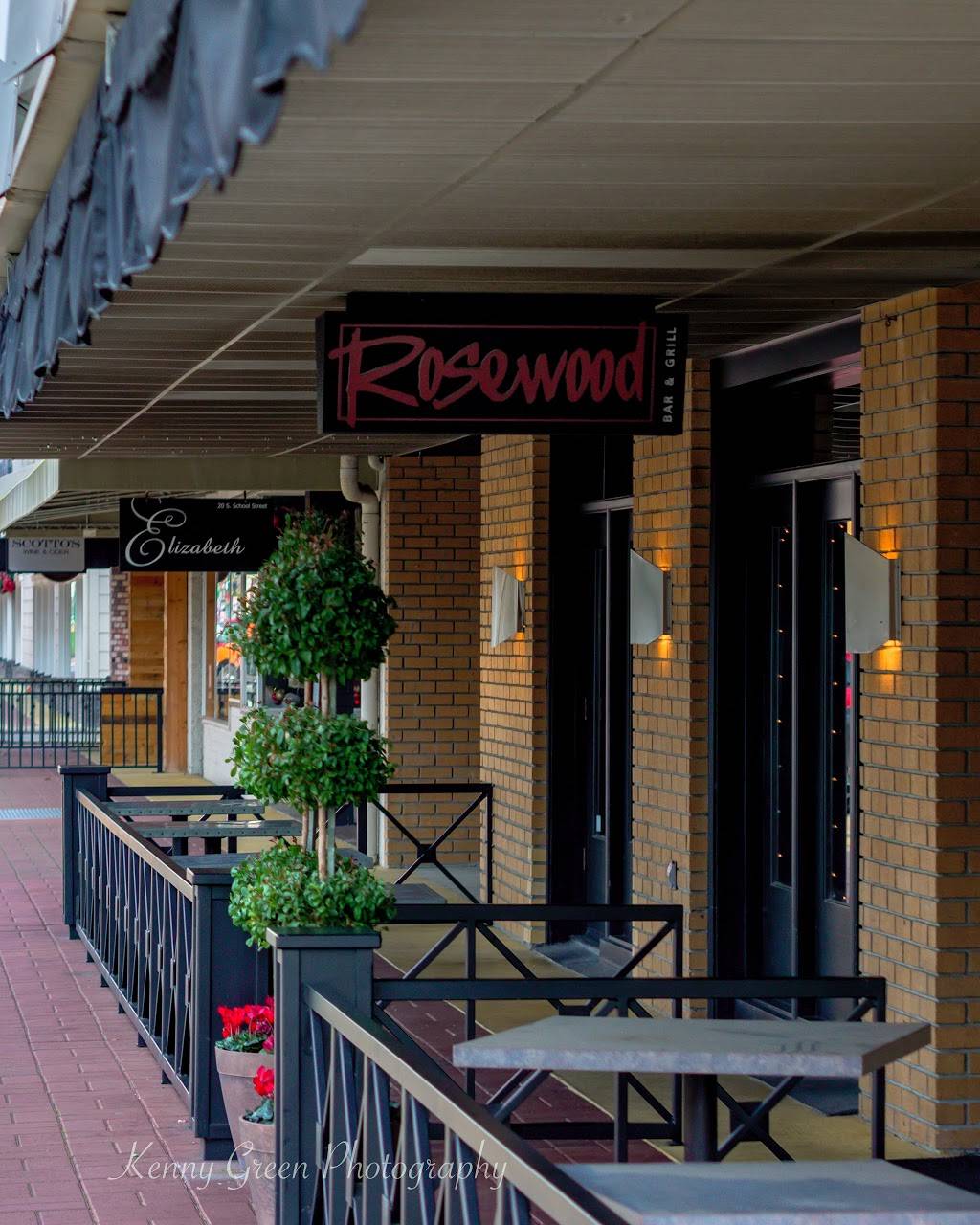 Rosewood Bar & Grill | restaurant | 28 S School St, Lodi, CA 95240, USA | 2093690470 OR +1 209-369-0470