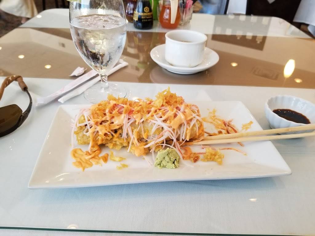 Sarikas Thai & Sushi | restaurant | 9820 Huebner Rd Ste 109, San Antonio, TX 78240, USA | 2108770888 OR +1 210-877-0888