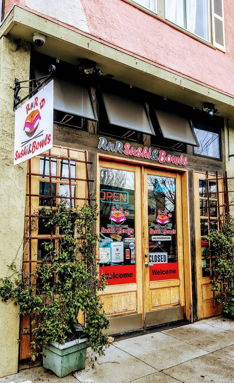 RnR Sushi & Bowls | restaurant | 4151 Piedmont Ave, Oakland, CA 94611, USA | 5102509534 OR +1 510-250-9534