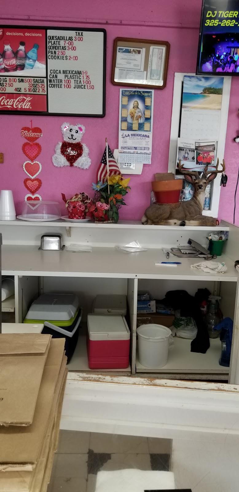 La Mexicana Tortilleria | restaurant | 2719 N Chadbourne St, San Angelo, TX 76903, USA | 3256556134 OR +1 325-655-6134