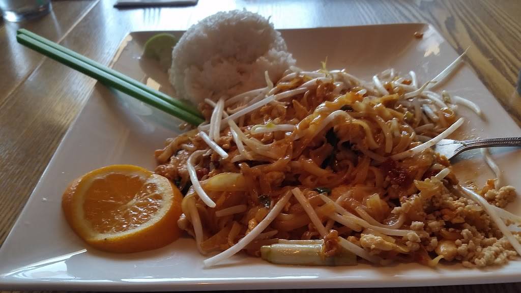 Basil Thai Cuisine | restaurant | 9921 Hamilton Ave, Huntington Beach, CA 92646, USA | 7149682717 OR +1 714-968-2717
