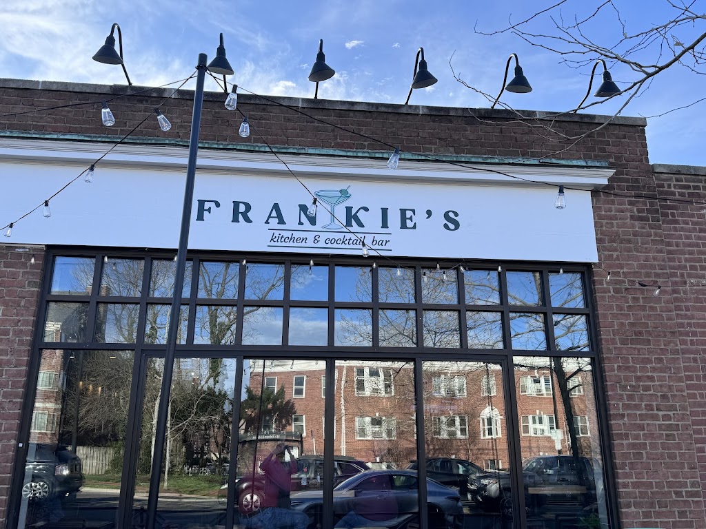 Frankies Kitchen & Cocktail Bar | restaurant | 823 S Washington St, Alexandria, VA 22314, USA | 7035122118 OR +1 703-512-2118