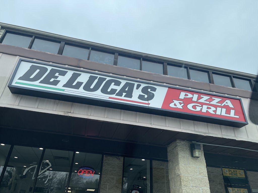 De Lucas Pizza & Grill | restaurant | 200 White Horse Rd, Voorhees Township, NJ 08043, USA | 8567844300 OR +1 856-784-4300