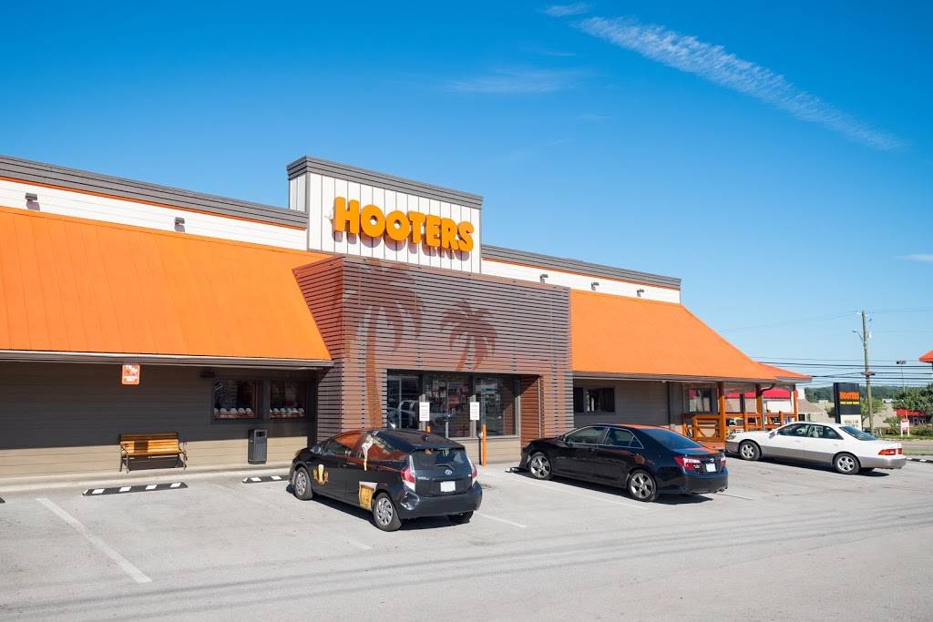 Hooters | meal takeaway | 8050 Kingston Pike, Knoxville, TN 37919, USA | 8656944668 OR +1 865-694-4668