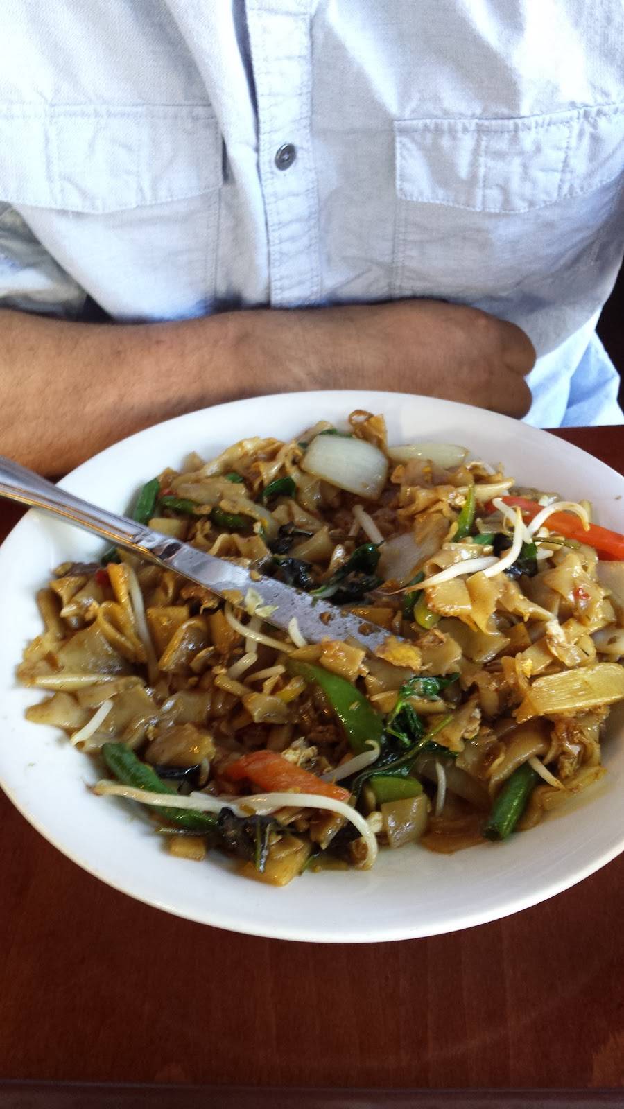 Bangkok@12 Thai | restaurant | 900 12th St, Sacramento, CA 95814, USA | 9164435588 OR +1 916-443-5588