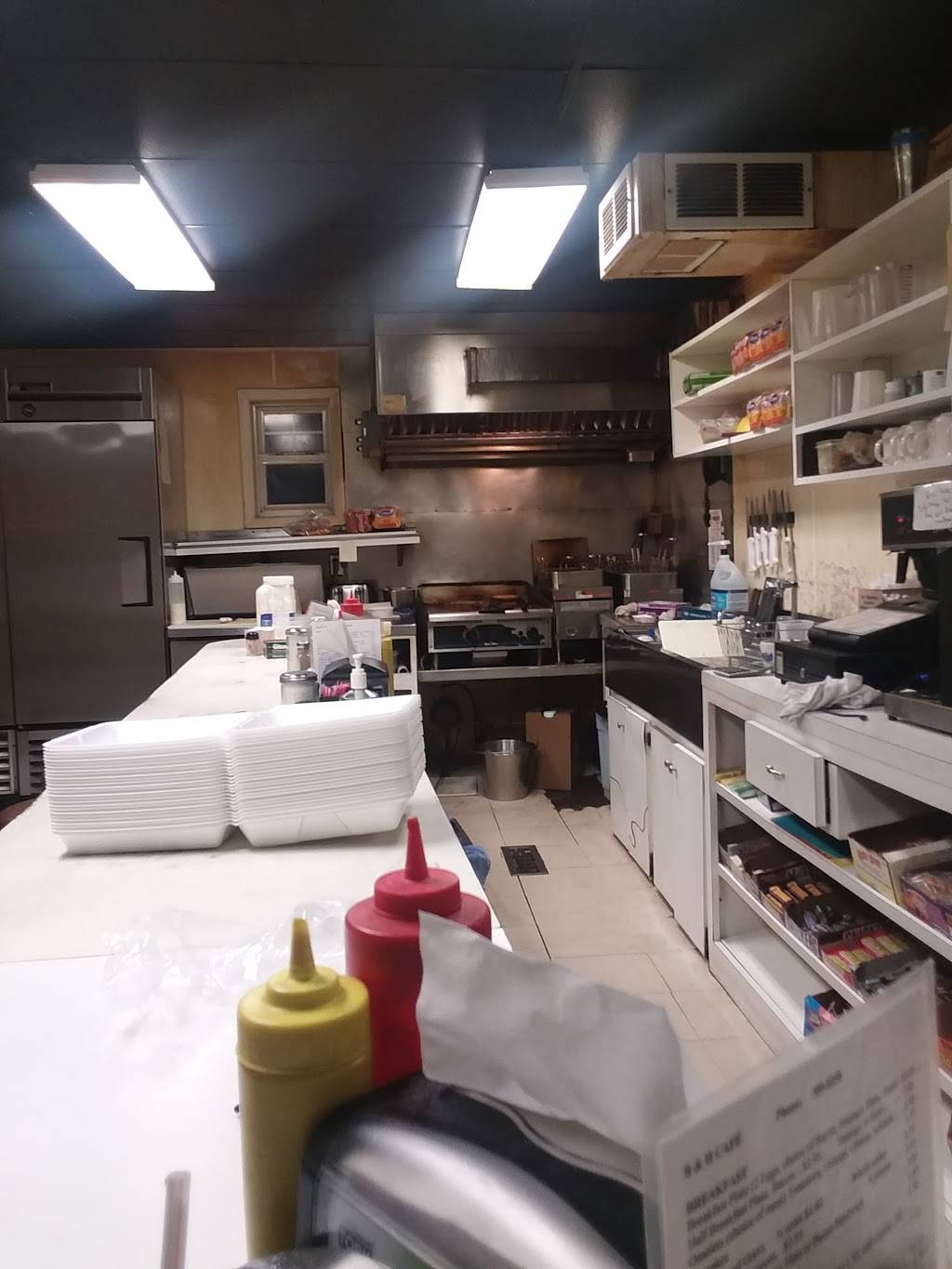 B & H Restaurant | restaurant | 112 N Airline Rd, Morganfield, KY 42437, USA | 2703890258 OR +1 270-389-0258