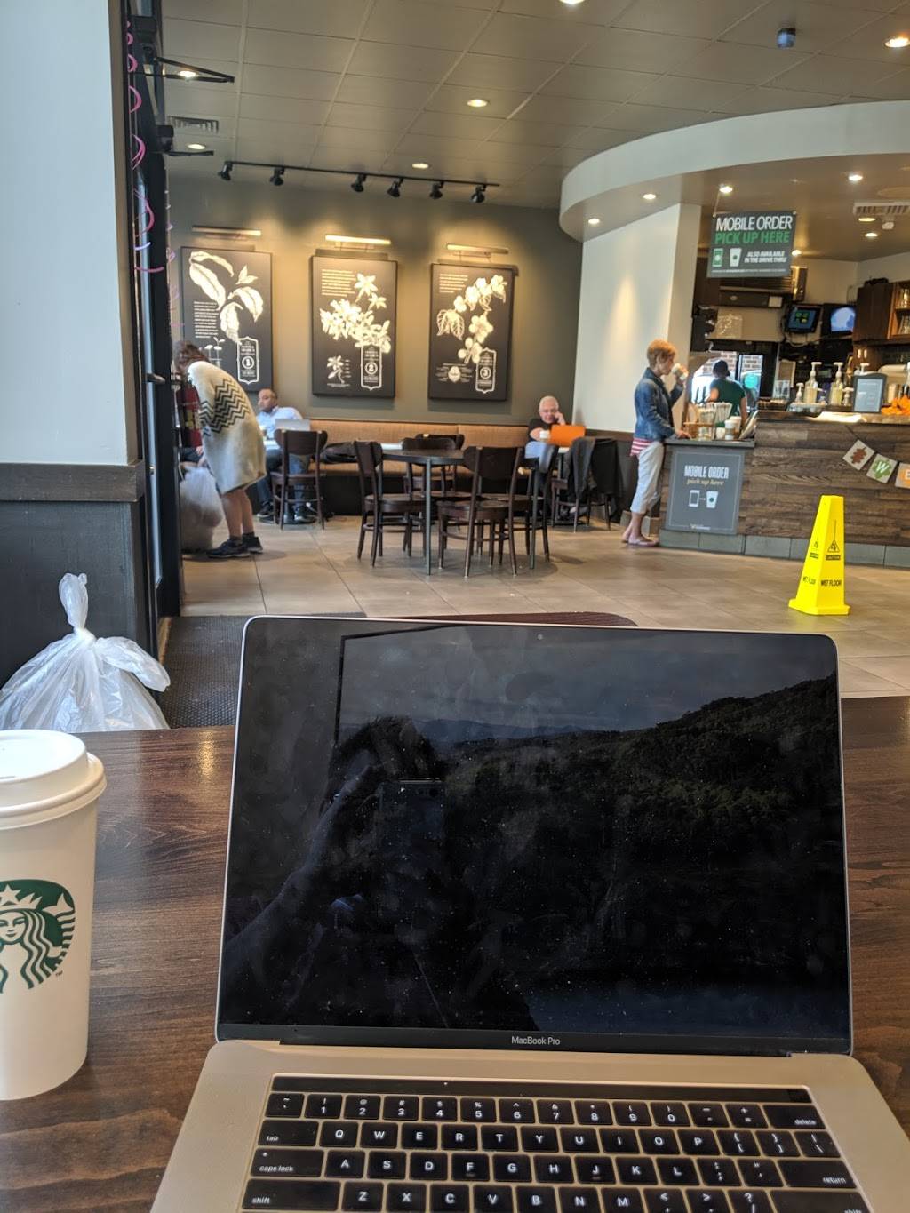 Starbucks | cafe | 1302 Freedom Rd, Cranberry Twp, PA 16066, USA | 7247769990 OR +1 724-776-9990