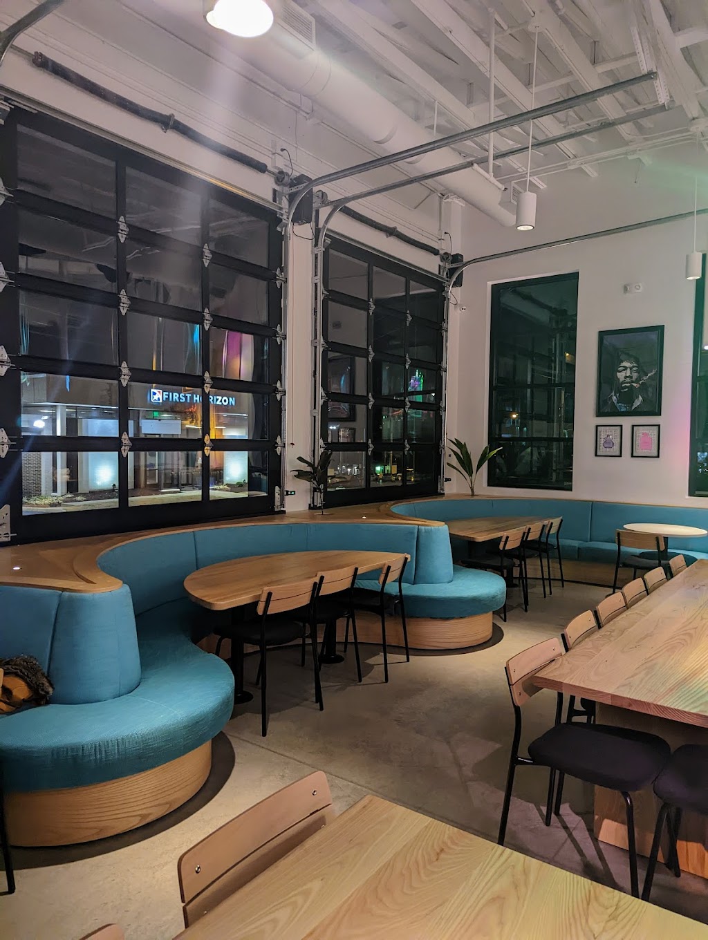 Bar East Nashville | restaurant | 970 Woodland St, Nashville, TN 37206, USA | 6157305472 OR +1 615-730-5472