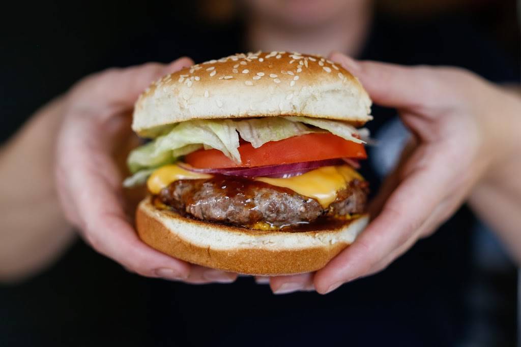 Fisherville Hotel & Tavern | restaurant | 2 Erie Ave S, Fisherville, ON N0A 1G0, Canada | 9057793433 OR +1 905-779-3433