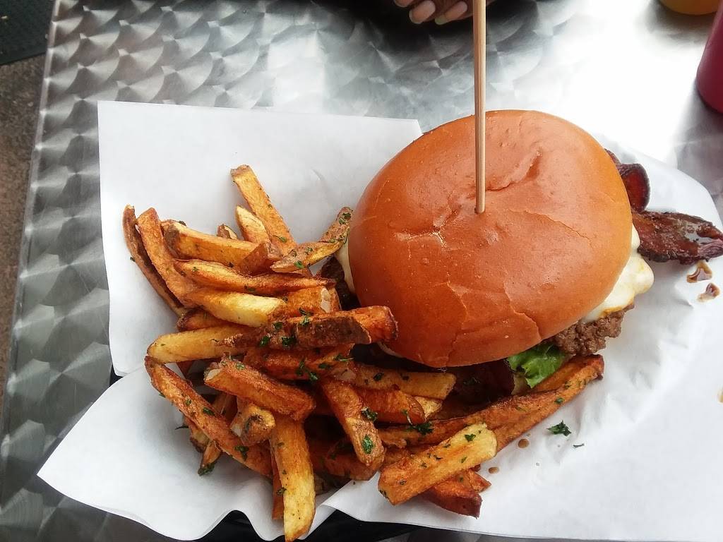 Bunz Gourmet Burgers | restaurant | 655 W 7th St, San Pedro, CA 90731, USA | 3105148773 OR +1 310-514-8773