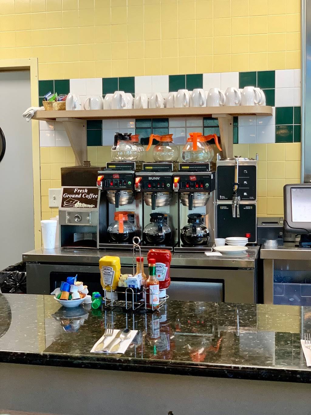 Louises Pantry | cafe | 47150 Washington St, La Quinta, CA 92253, USA | 7607713330 OR +1 760-771-3330