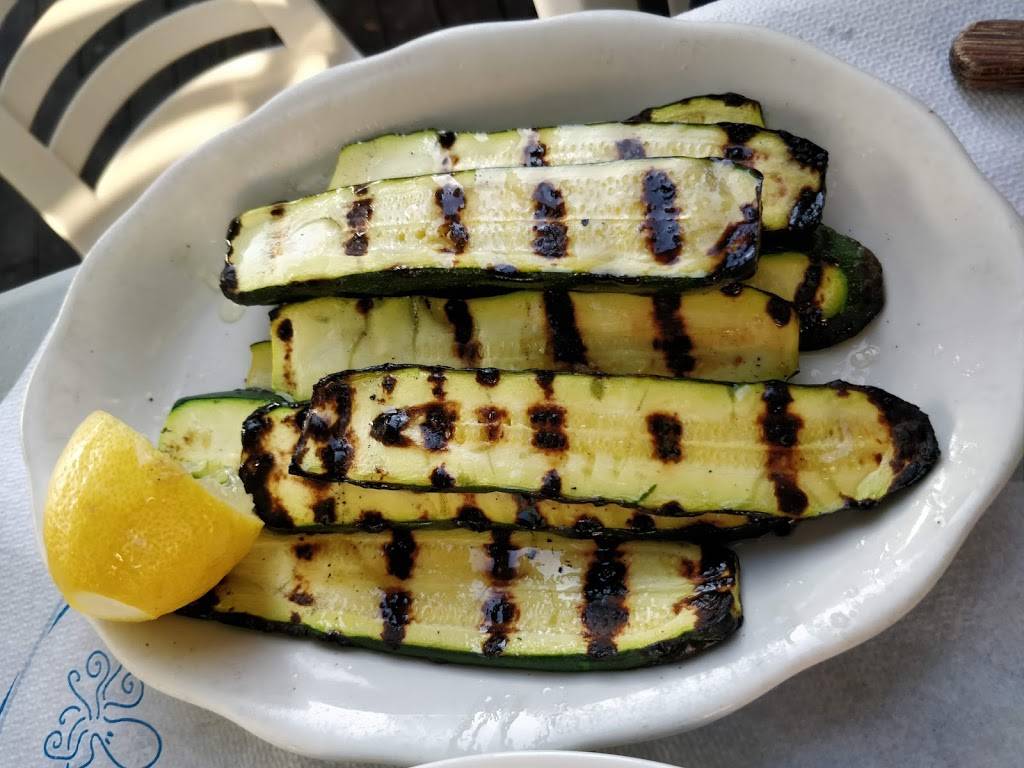 Elias Corner | restaurant | 24-02 31st St, Astoria, NY 11102, USA | 7189321510 OR +1 718-932-1510