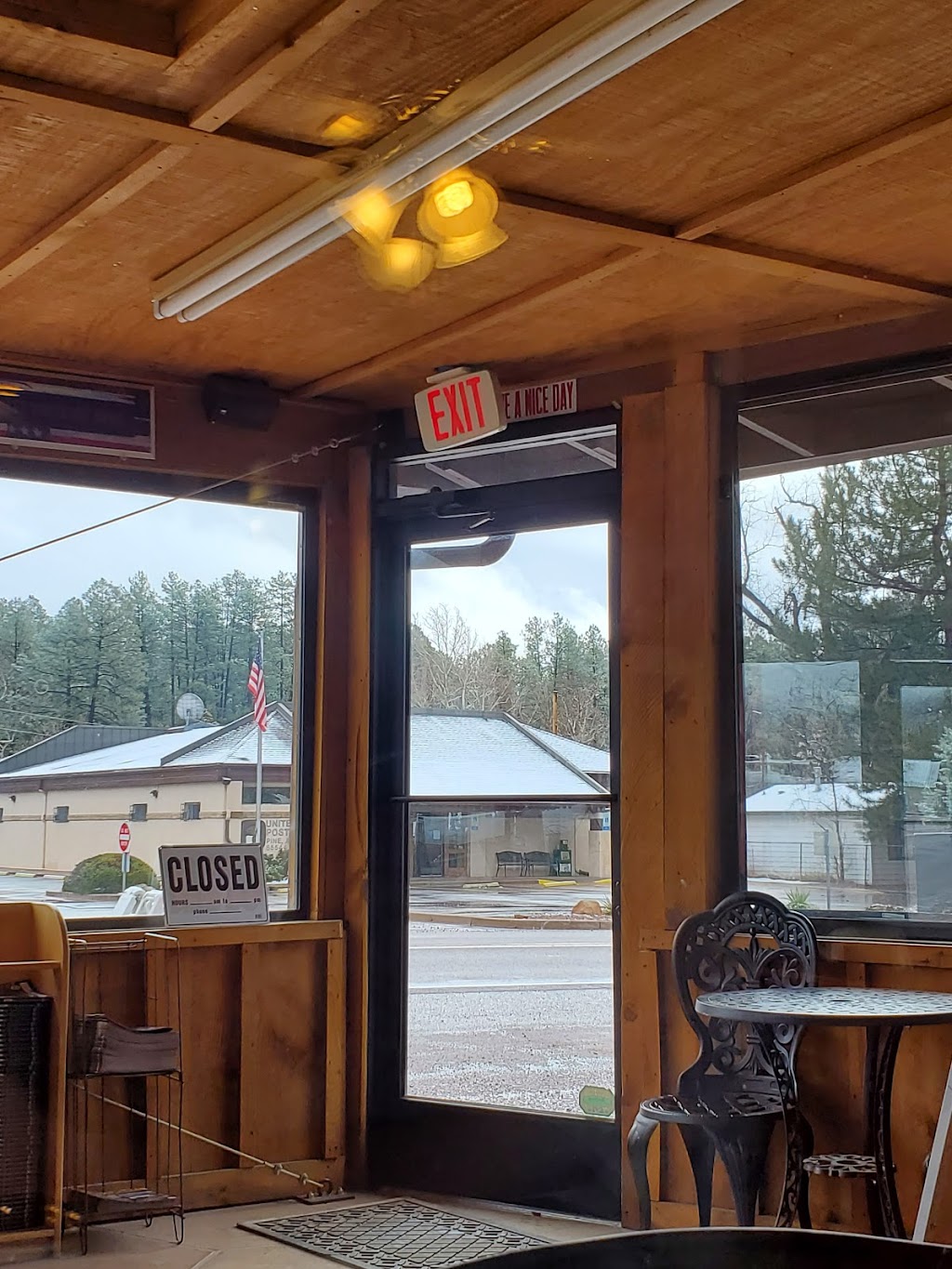 H Bs Place | restaurant | 3854 AZ-87 Box 93, Pine, AZ 85544, USA | 9284764475 OR +1 928-476-4475