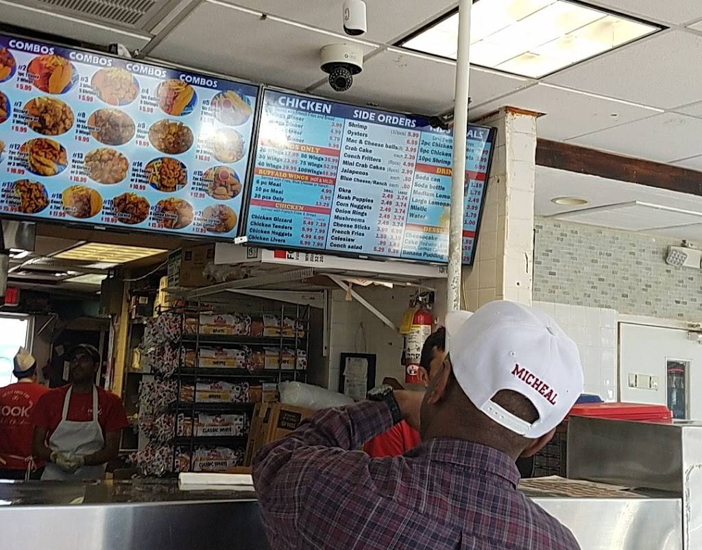 Hook fish and chicken | restaurant | 1001 Palm Beach Lakes Blvd, West Palm Beach, FL 33401, USA | 5618359035 OR +1 561-835-9035