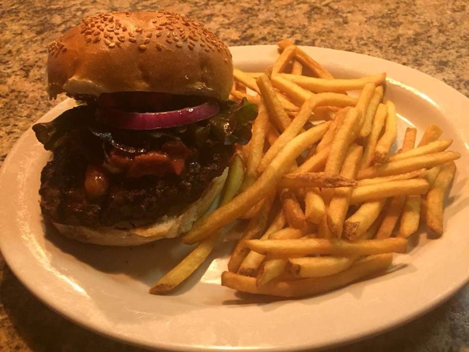 Ranieris Four of A Kind | restaurant | 811 Indiana Ave, Sheboygan, WI 53081, USA | 9204570977 OR +1 920-457-0977