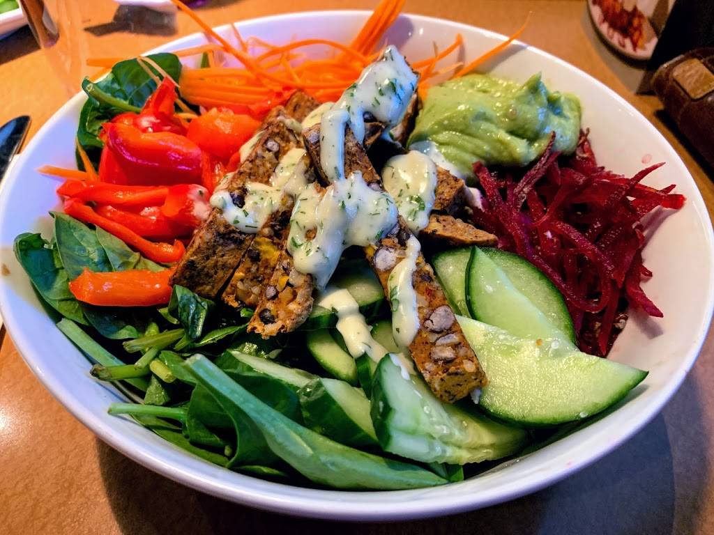 Boston Pizza | restaurant | 101 Boul Du, Boulevard Curé-Labelle, Sainte-Thérèse, QC J7E 2X6, Canada | 4504346060 OR +1 450-434-6060