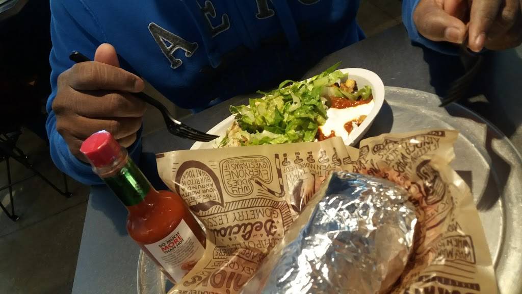 Chipotle Mexican Grill | restaurant | 3540 4th St N, St. Petersburg, FL 33704, USA | 7275256247 OR +1 727-525-6247