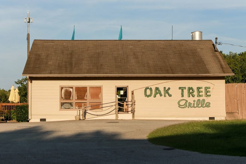 Oak Tree Grille | restaurant | 865 Buchanan Resort Rd, Springville, TN 38256, USA | 7316428810 OR +1 731-642-8810