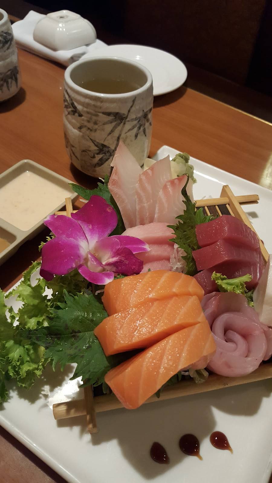 Fujihana Japanese Steakhouse | restaurant | 935 Loucks Rd, York, PA 17404, USA | 7178458988 OR +1 717-845-8988