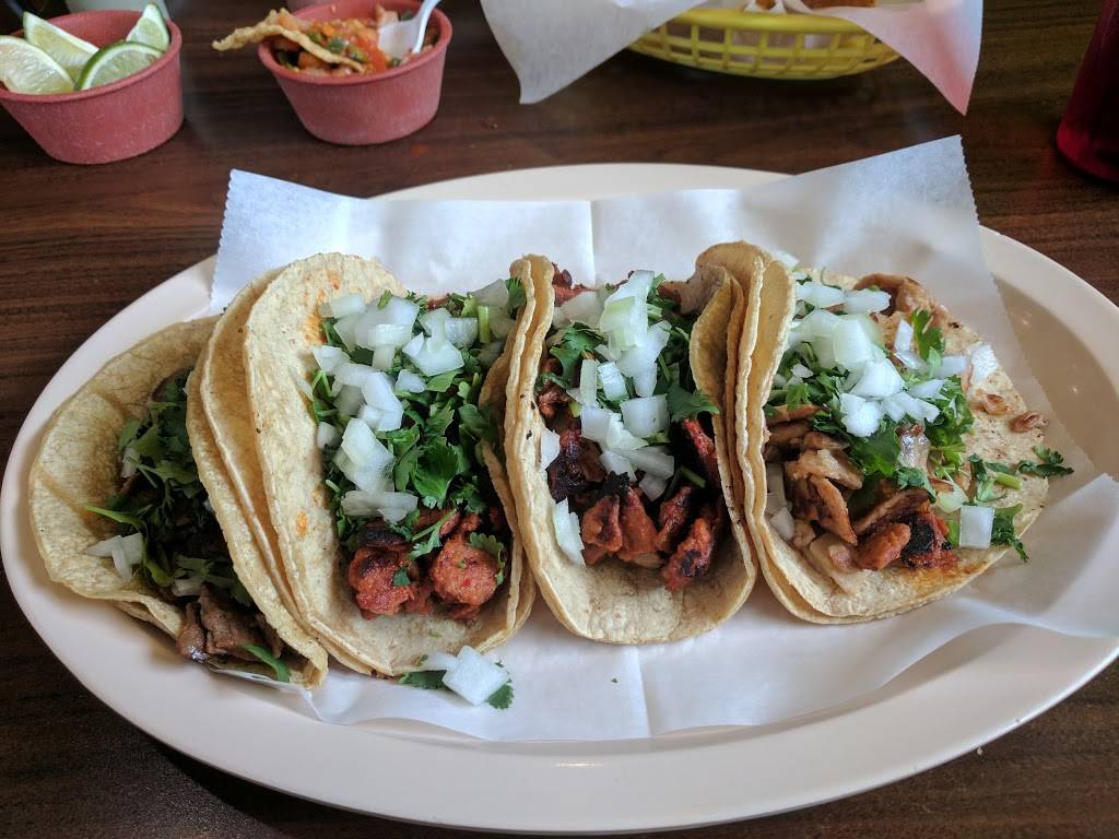 Quesadilla La Reina Del Sur | restaurant | 2235 N Western Ave, Chicago, IL 60647, USA | 7732358807 OR +1 773-235-8807