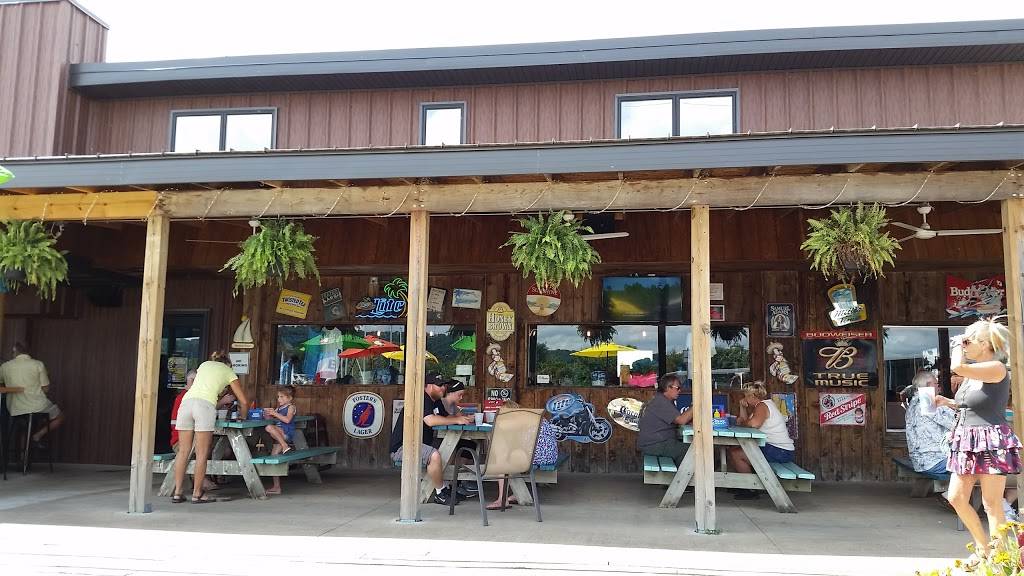 Yardarm Riverfront Bar & Grill | restaurant | 1201 Shiras Ave Ext, Dubuque, IA 52001, USA | 5635823653 OR +1 563-582-3653