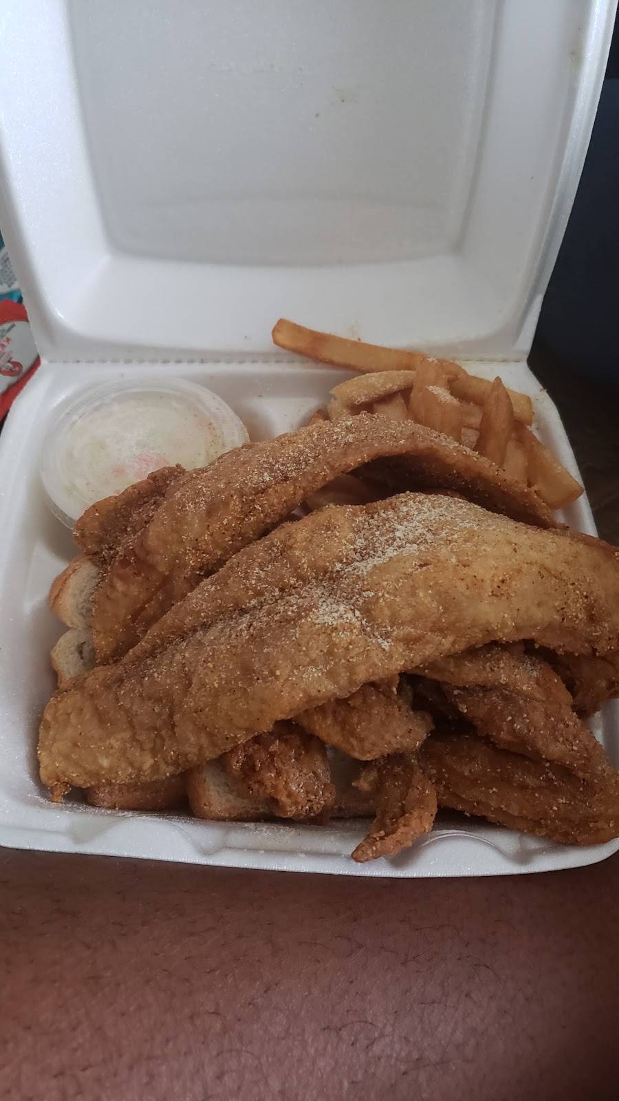 Fisher Fish & Chicken | restaurant | 3685 E Livingston Ave, Columbus, OH 43227, USA | 6143388108 OR +1 614-338-8108