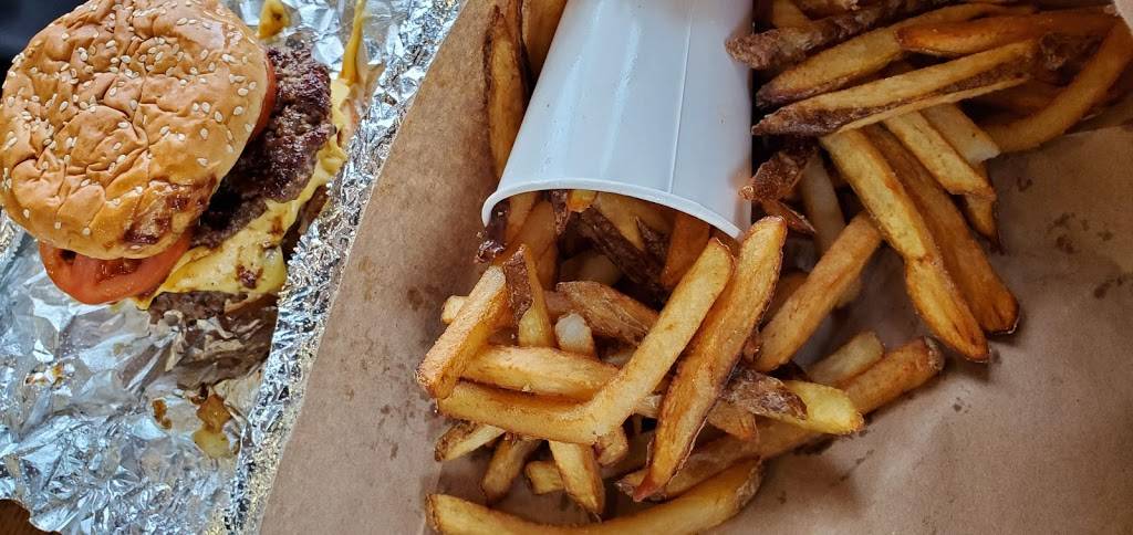 Five Guys | meal takeaway | 2800 41st St NW, Rochester, MN 55901, USA | 5072881464 OR +1 507-288-1464