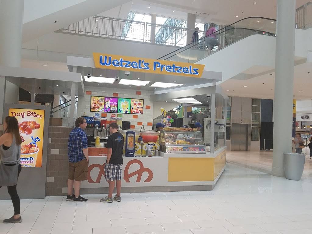 Wetzels Pretzels | restaurant | 60 E Broadway, Bloomington, MN 55425, USA | 9524267694 OR +1 952-426-7694