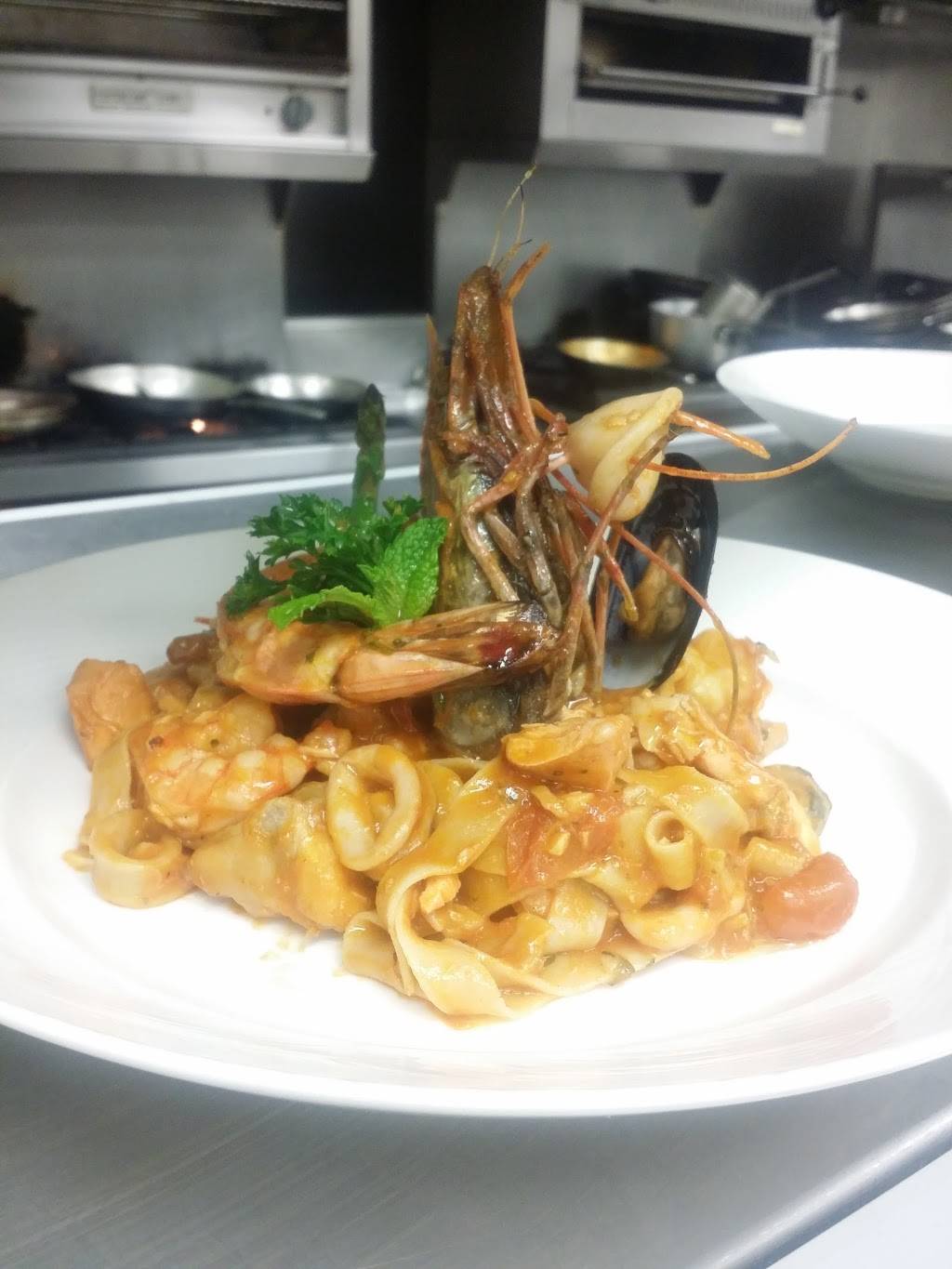 Mediterraneo | restaurant | 1970 Main St, Sarasota, FL 34236, USA | 9413654122 OR +1 941-365-4122