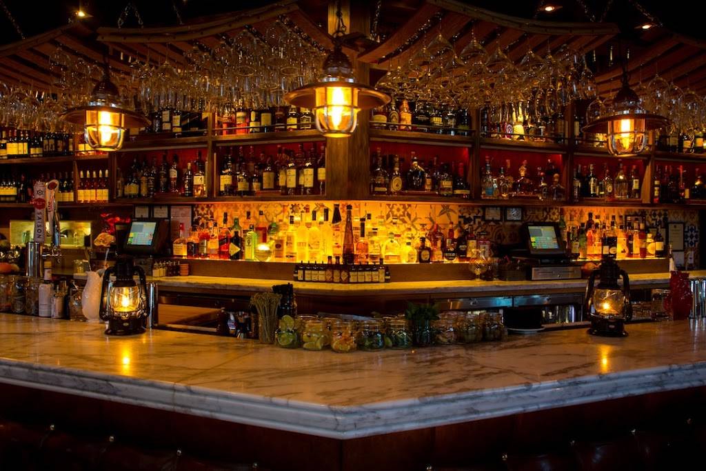 South Pointe Tavern | restaurant | 40 South Pointe Dr #109, Miami Beach, FL 33139, USA | 3057638368 OR +1 305-763-8368