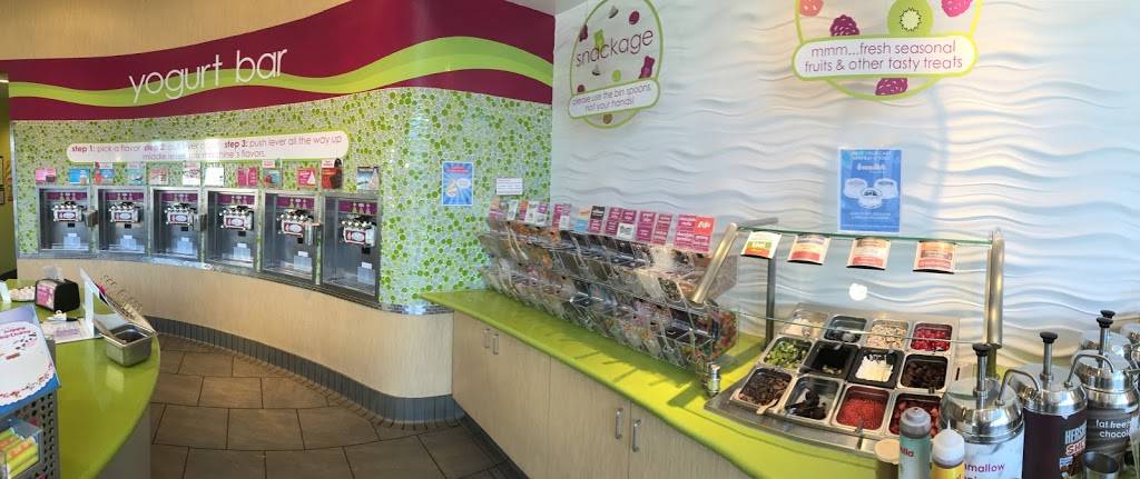 Menchies Frozen Yogurt | bakery | 20968 Ventura Blvd, Woodland Hills, CA 91364, USA | 8188871777 OR +1 818-887-1777