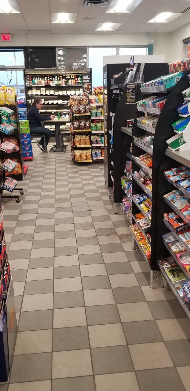 Couche-Tard | meal takeaway | 3150 Boulevard Saint-Jean, Trois-Rivières, QC G9B 2M1, Canada | 8193773939 OR +1 819-377-3939