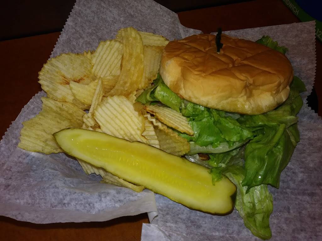 Beach House | restaurant | 198 N Shore Dr, Crystal, MI 48818, USA | 9892354969 OR +1 989-235-4969