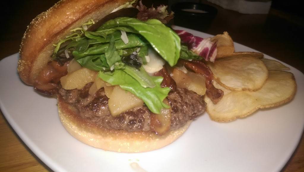 Zacharys | restaurant | 205 N 5th St, Columbus, MS 39701, USA | 6622400101 OR +1 662-240-0101