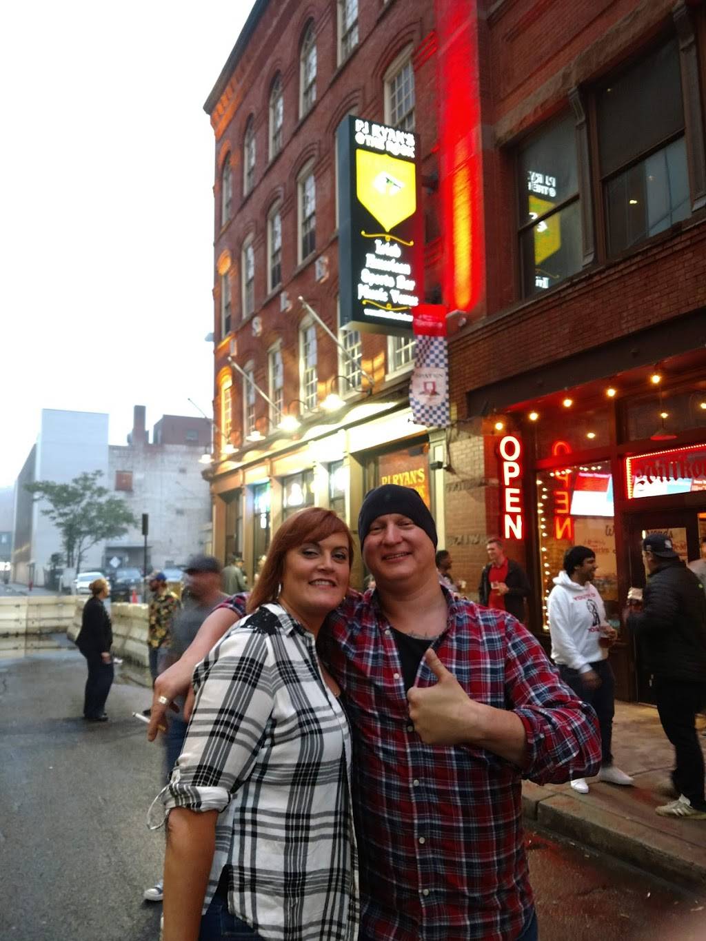 PJ Ryans @ The Rock | restaurant | 35 Edison Pl, Newark, NJ 07102, USA | 9736422100 OR +1 973-642-2100