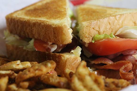 Maple Grove Grill | restaurant | 72040 M-43, South Haven, MI 49090, USA | 2696379913 OR +1 269-637-9913