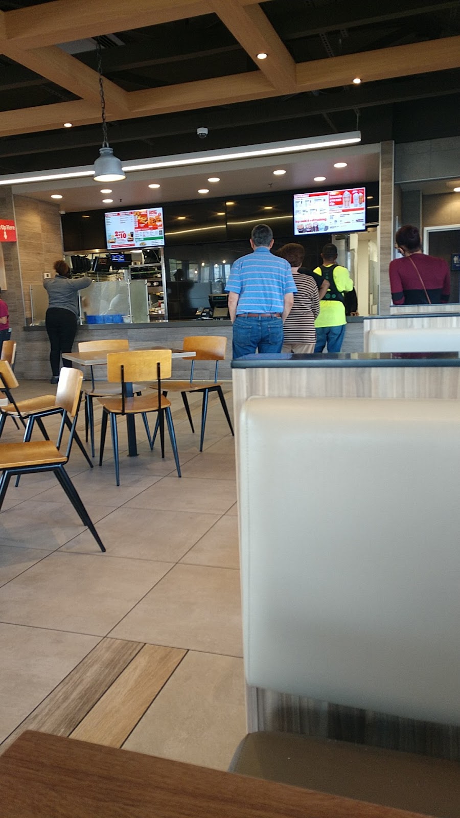 Burger King | restaurant | 215 N Davis Ave, Cleveland, MS 38732, USA | 6625468053 OR +1 662-546-8053