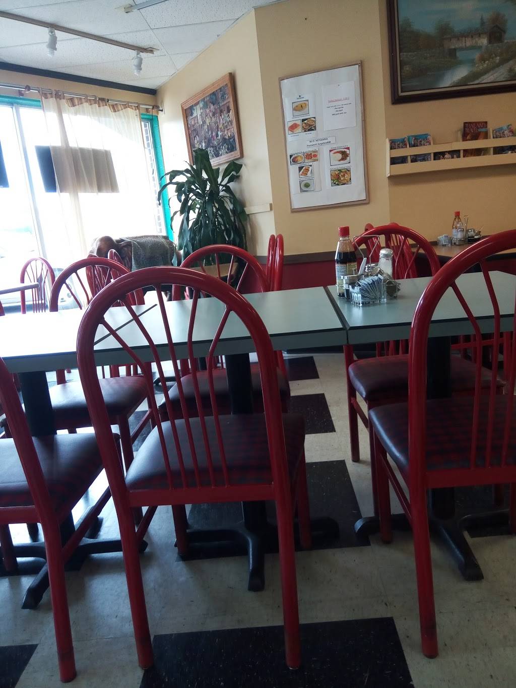 Siam Thai | restaurant | 453 Lincoln Ave, Charleston, IL 61920, USA | 2173450313 OR +1 217-345-0313